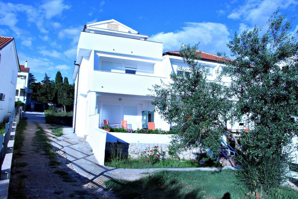 Apartments By The Sea Semy Novalja Buitenkant foto