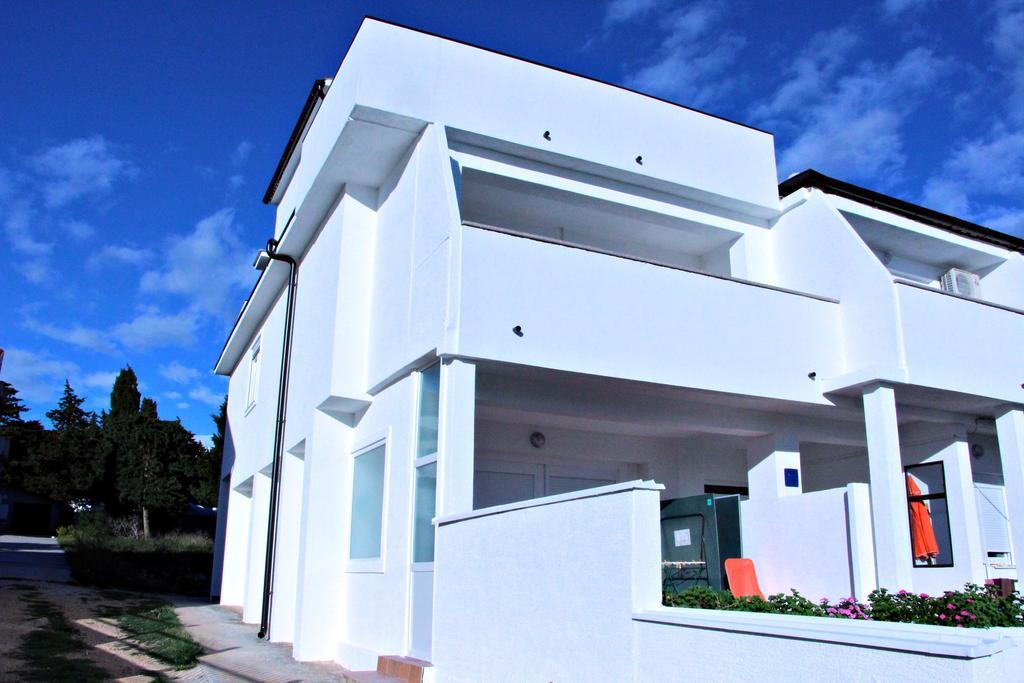 Apartments By The Sea Semy Novalja Buitenkant foto