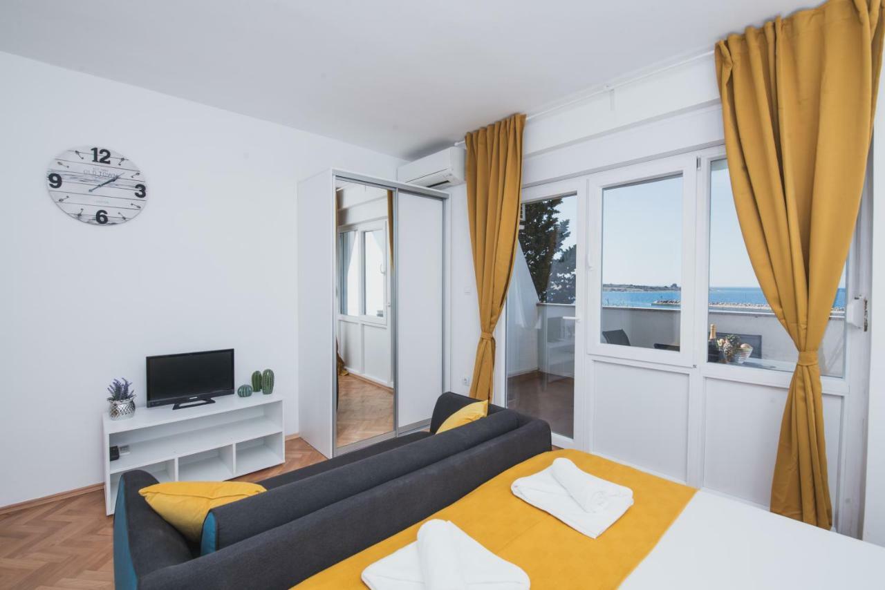 Apartments By The Sea Semy Novalja Buitenkant foto